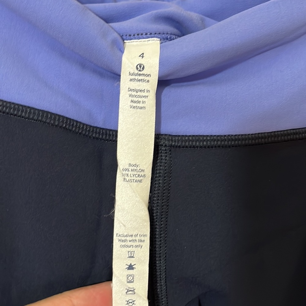 Lululemon Cropped Leggings Navy Blue and Periwinkle Size 4 EUC C1 - Picture 4 of 8
